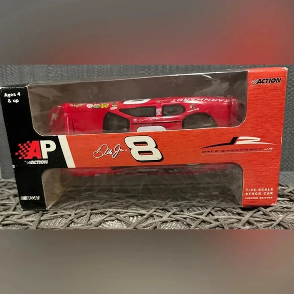 Action 2003 Dale Earnhardt Jr Monte Carlo, 1/24 Scale - Picture 2 of 4